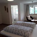 Rosenhof Bed & Breakfast 3*